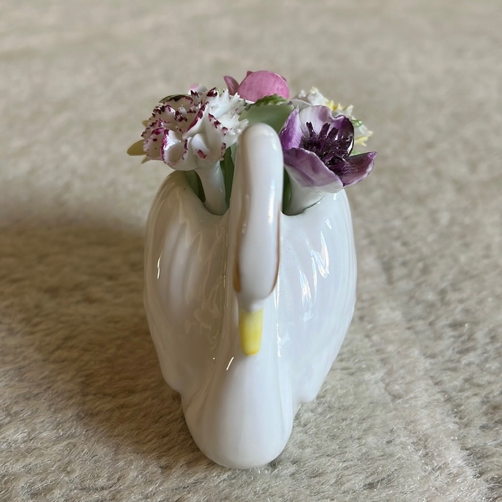Royal Doulton Swan - Picture 4 of 11